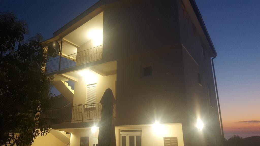 Apartments Diva Dobra Voda Extérieur photo